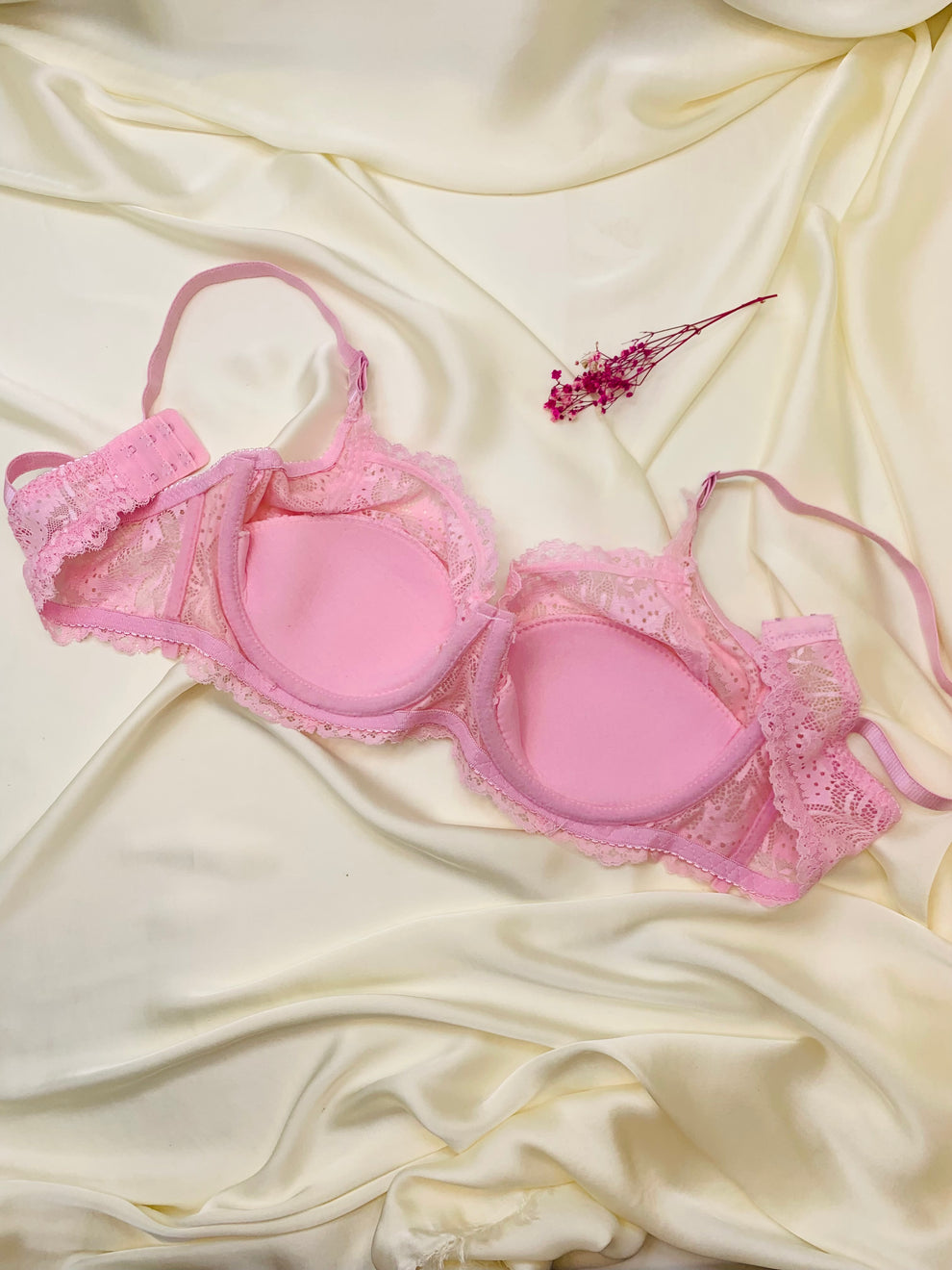 Under wire light padded bra
