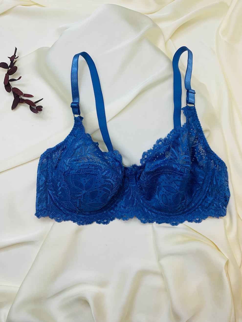 Under wire light padded bra