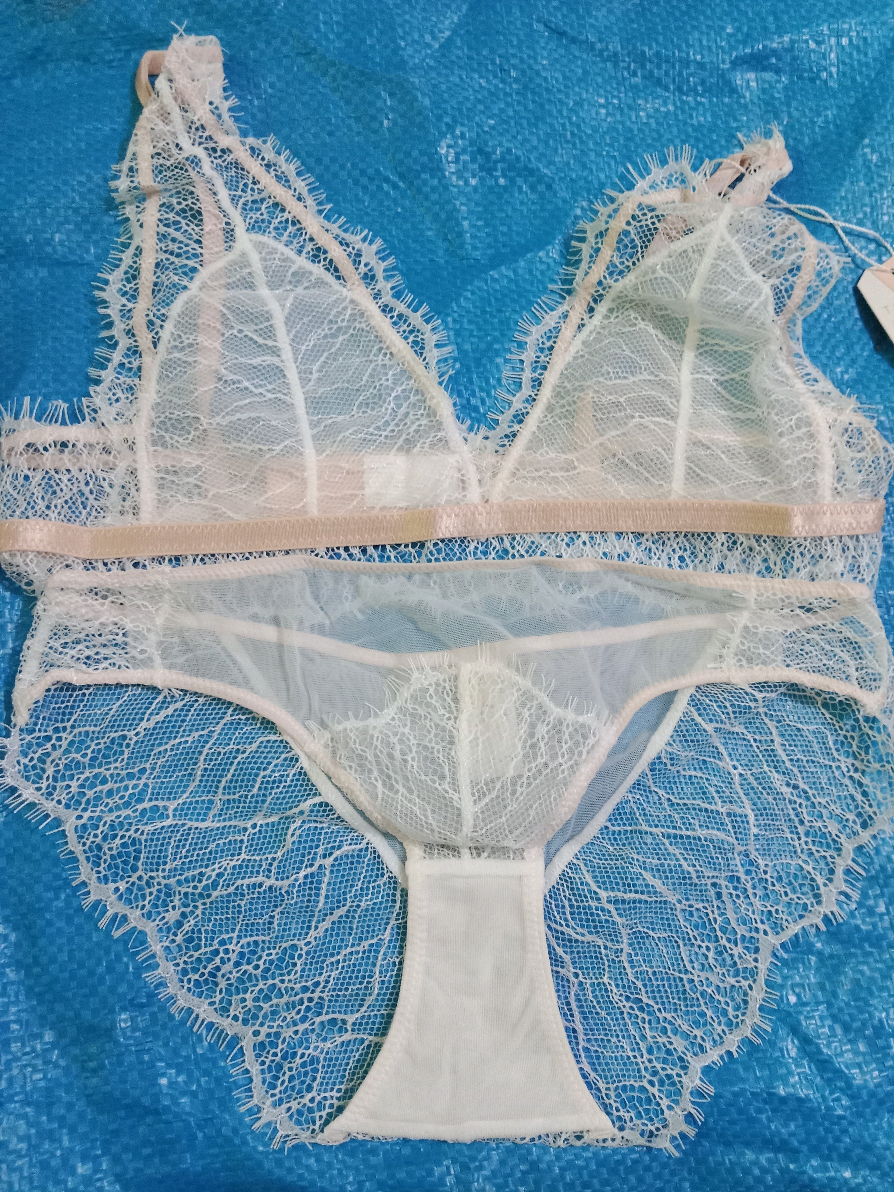 Pack of 3 different design lace bra panty set (imported)